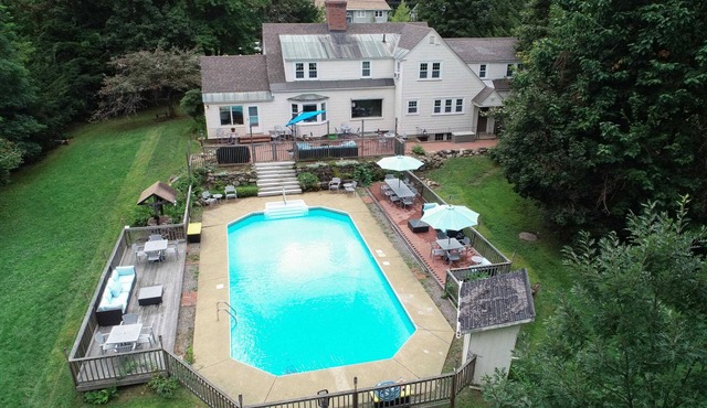 Lake Winnipesaukee House w/ Pool, Fast Wi-Fi, Laundry, Stocked Kitchen and TV!