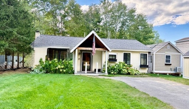 Lake Winnisquam Waterfront-Renovated 2 BR Cozy Lake house