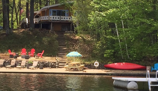 Lakefront Chalet in the White Mountains 3 bedrooms-Sleeps 5 NH. License # 044583