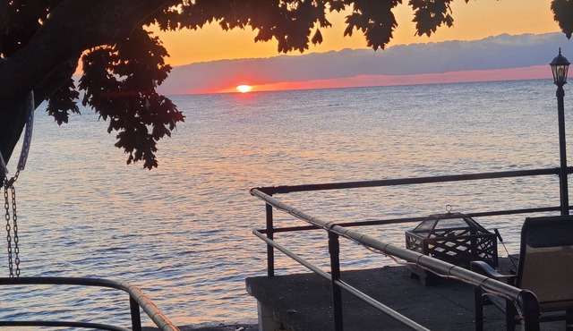 Lakefront Cottage - Erie Breeze - 3 bedroom, WIFI