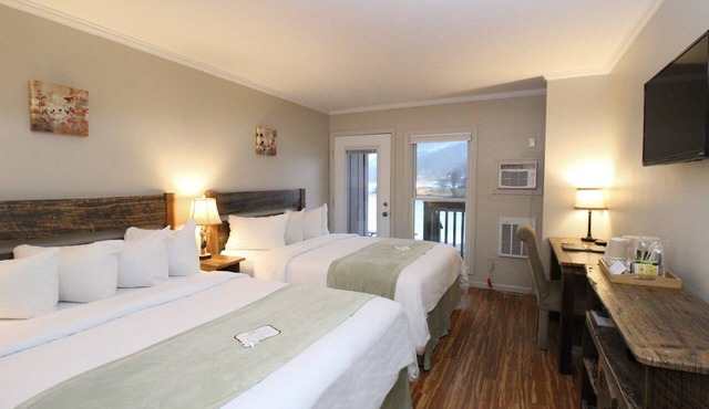 LakeFront Lodge in McHenry