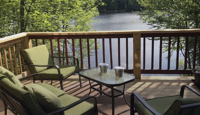 Lakefront Log Home in White Mountains! Dog-Friendly!