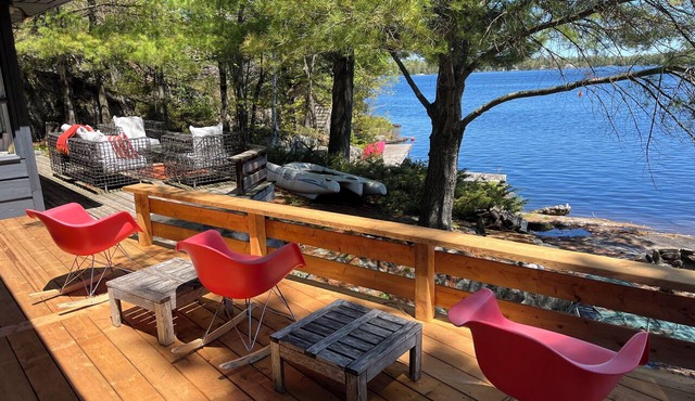LAKEFRONT-SIX MILE LAKE-MUSKOKA- 3 BDR-PRIVATE DOCKS/DECKS-1.5 HRS FROM TORONTO