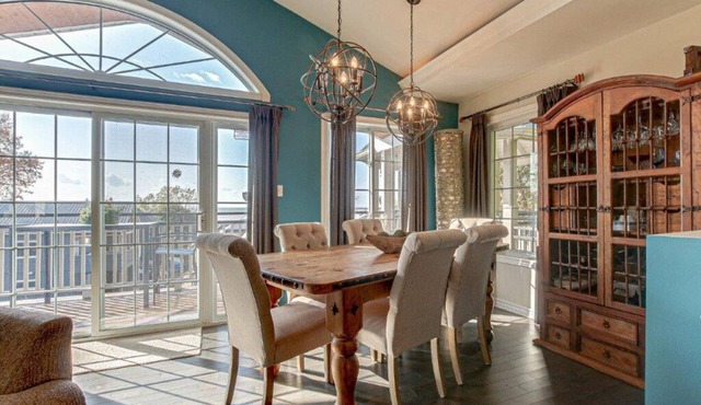 Lakefront View w Private BEACH! - Spacious Luxury Estate Home ~ Pet Friendly in Port Stanley
