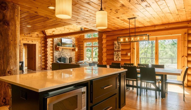 Lakefront w Dock Slip, Hot Tub, Fire Pit