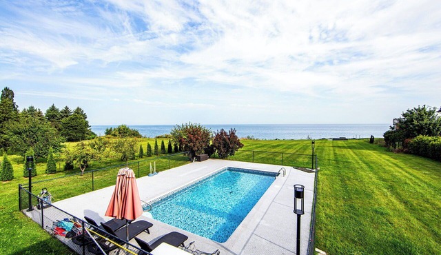 Lakehouse with Spectacular View + Pool and 5 Bedrooms close to Niagara Falls