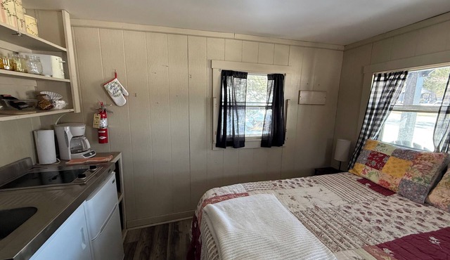 Lakeside Cabin 1 with Kitchenette, Not Dog Friendly