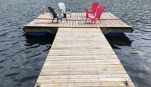 Lakeside Getaway: Cozy Cottage with Pool Table, Spa & Steps from the Water!