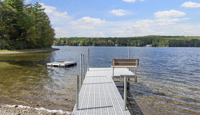 Lakeside Living w\sandy beach within 25 minutes of Portland