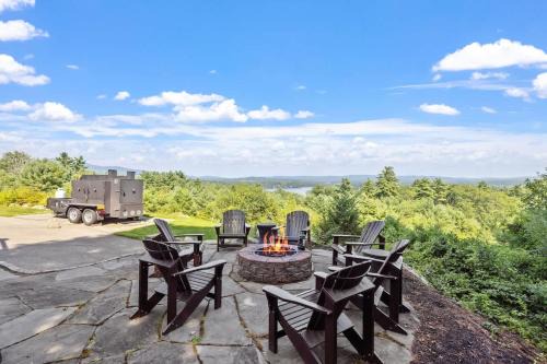 Lakeside Luxury Retreat with Winnipesaukee Views