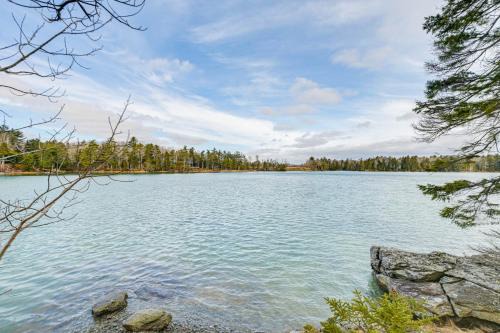 Lamoine Cabin w/Deck ~ 16 Mi to Acadia Nat’l Park