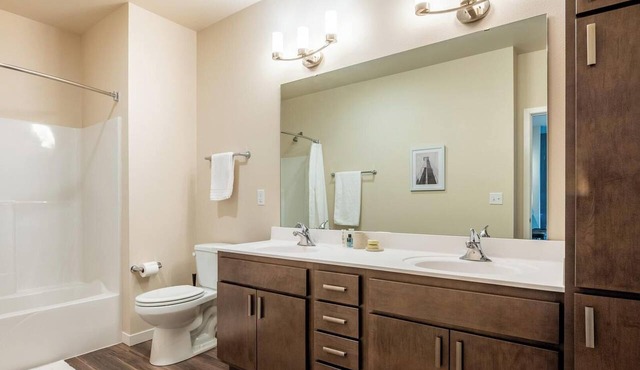 Landing | Spectacular 1BD in Steelpointe Harbor