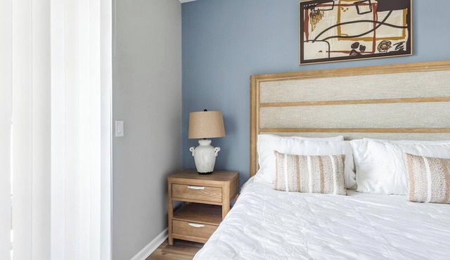 Landing | Stunning 2BD, Game Room, Courtyard