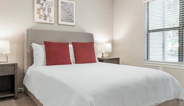 Landing | Stylish 1BD in Steelpointe Harbor