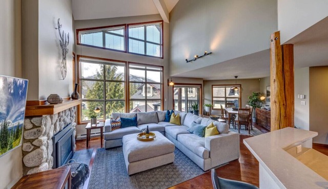 Large 3BD Townhome/Great Views/Hot Tub in Whistler