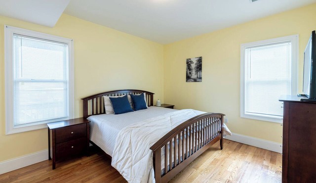 Large 4BR Apt near Marina Bay Easy Access to I-93 Family Summer Retreat 90/3