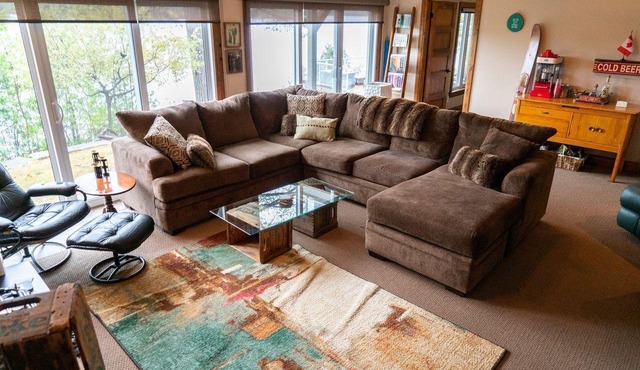 Large family getaway in the heart of the Trent Lakes! Summertime Sandy Beach!