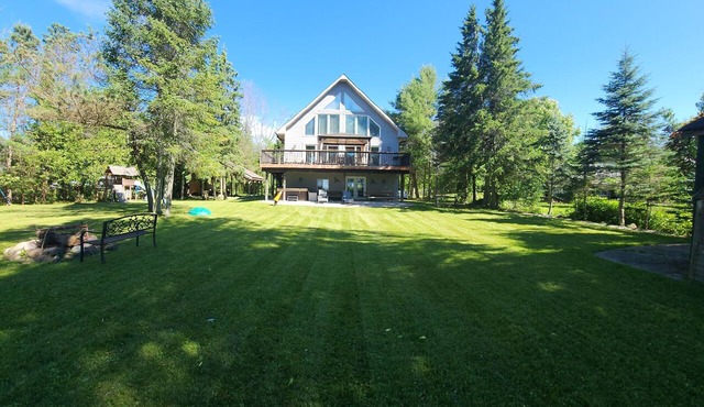 Large Four Season Georgian Bay Family Getaway: Hot tub, Beach, Ski
