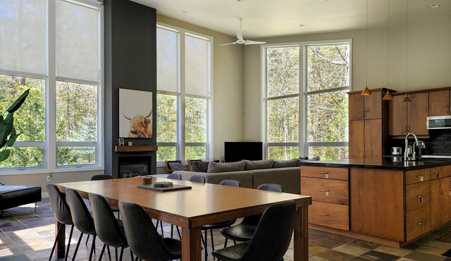 Large Modern/Rustic Cottage-Walk to Private Beach in Grand Bend