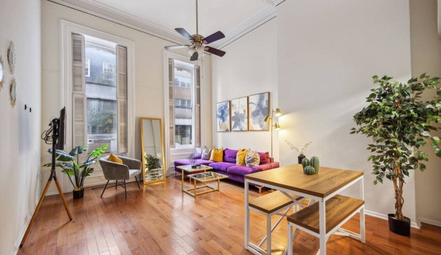 Large & Sunny 1/1 Located Near Rittenhouse Square