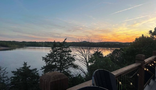 LARGELAKEFRONTLUXURY Steps 2 TableRockLake! 7Bdrm6.5Bath.Sleeps22 CloseAttractns in Lampe