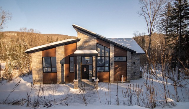 Le Somptueux : Luxurious Waterfront & Mountains in Saint-Alphonse-Rodriguez