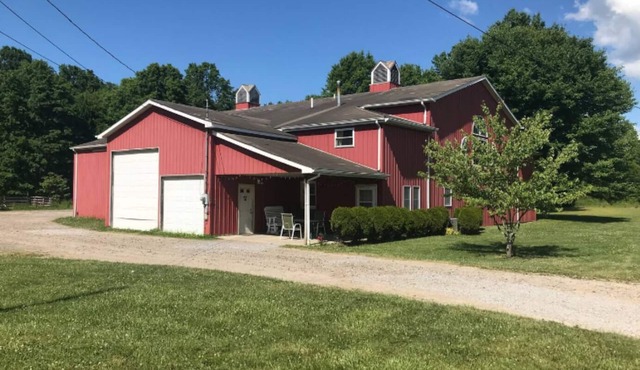 Ledgestone Farms-Cozy Farm Apartment