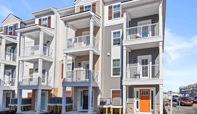 Lighthouse Dual Townhomes Steps to the Beach