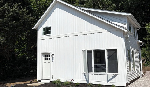 Loft-style guest house in the heart of Westerly! All new everything, sleeps 4
