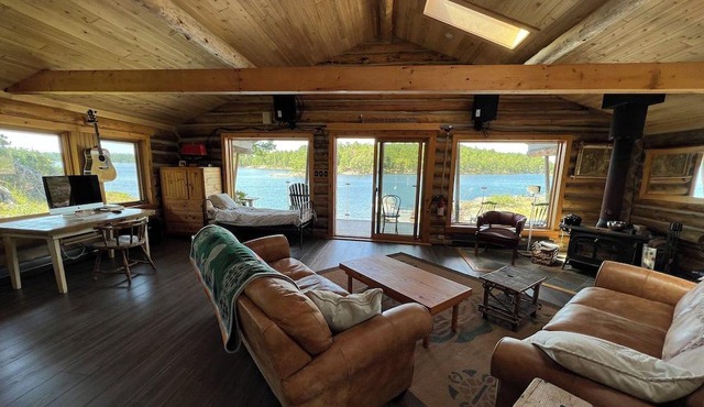 Log Boathouse in McGregor Bay right on the water!