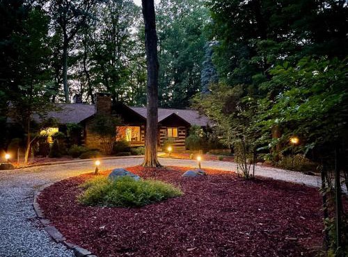 Log Cabin - Natures Oasis - Fire Pit & Gazebo