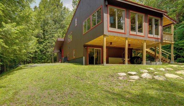 Londonderry Ski Season Home w/Fireplace Lounge