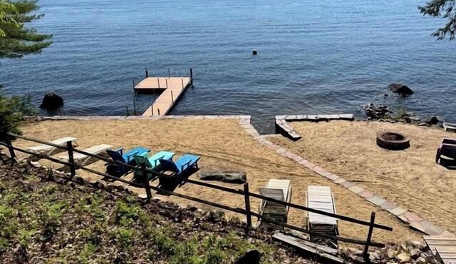 Long Lake cottage with spacious screened porch and excellent sunset views!