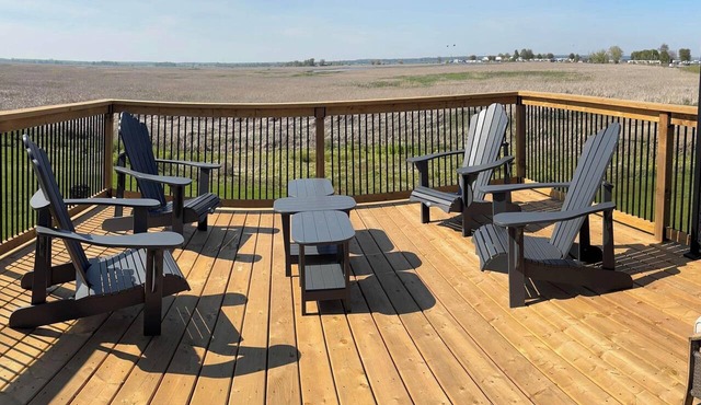 LONG POINT - HERONS LANDING sleeps 8-12 beach/bird watch
