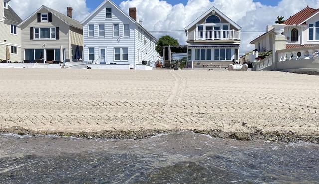 Longterm Beach House rental right along the sound in Woodmont, CT.