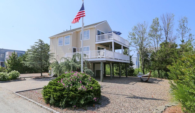 Loveladies Bayside 4 Bedroom close to beach and bay with POOL