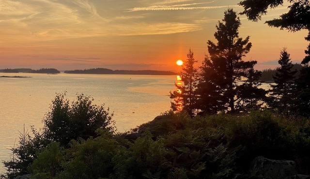 Lovely 1-bedroom cottage on The Reach in charming Vinalhaven perfect for getaway