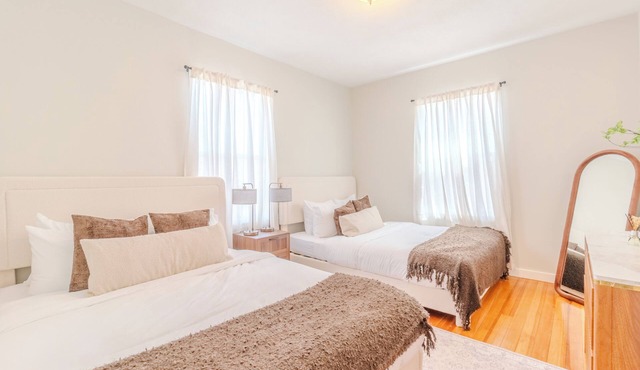 Lovely 10-bedroom, 14 bed house in tranquil Somerville perfect for groups