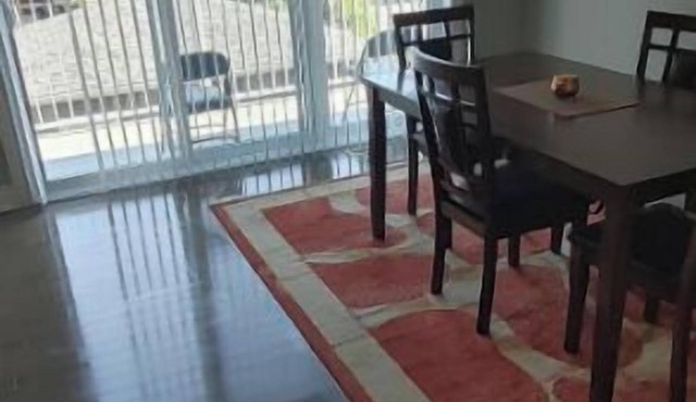 Lovely 2 Bedroom Apt in Orleans w/Free Parking