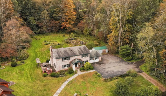 Lovely 5-bedroom country house in charming Starlight,