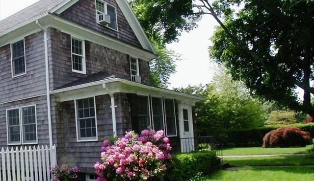 Lovely 5 BR Village Home with Heated Pool in Heart of East Hampton. Walk to All!