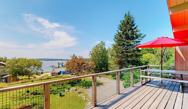 Lovely home, cottage, apartment, with oceanview & washer/dryer