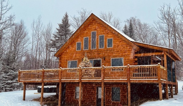 Lovely log cabin with hot tub!