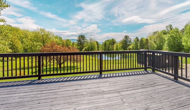 Lovely mountain retreat with swimming pond & washer/dryer - dogs welcome