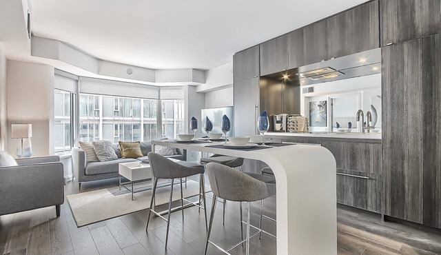 Lovely Two Bedroom, Two Bathroom Condo in Heart of Yorkville