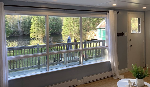 Lovely WATERFRONT cottage on Muskoka River