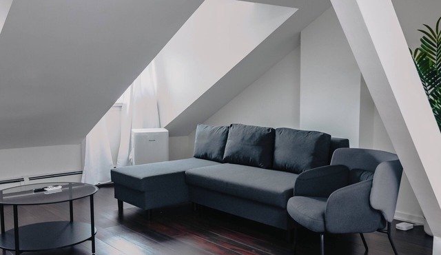 Lum The Queen - One-Bedroom Apartment w/City View