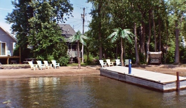 Lure Cottage, Right on the beech. Palm Trees, Free Motor Boat.