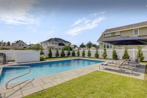 Lux Home - 6Bed/4Bath, Pool, Mins to Beach and DT