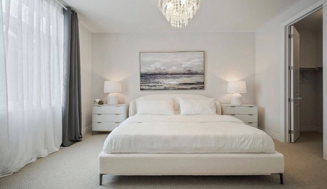 Lux Townhouse Family friendly in Upper Oakville